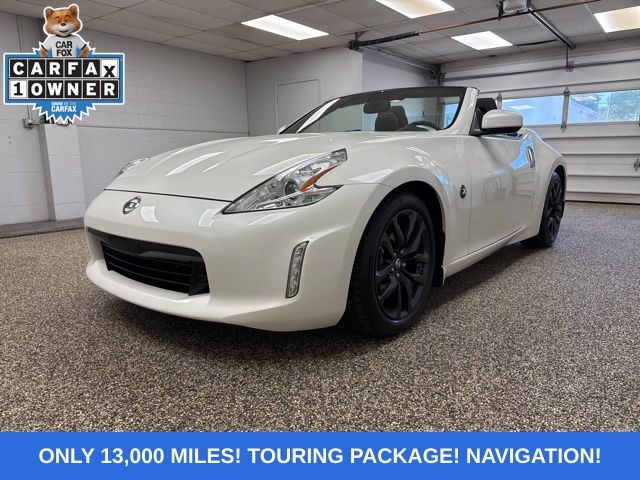 2016 Nissan 370Z Roadster Touring 7A/T's photo