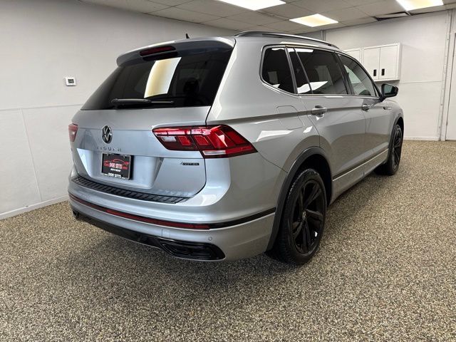 2023 Volkswagen Tiguan SE R-Line Black 4Motion - Image 4