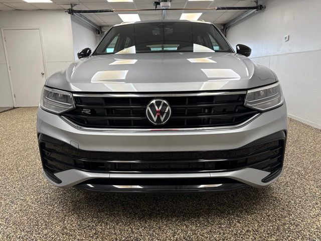 2023 Volkswagen Tiguan SE R-Line Black 4Motion - Image 2