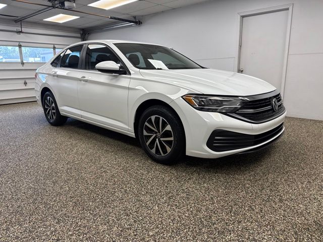 Photo 3 of 2023 Volkswagen Jetta S