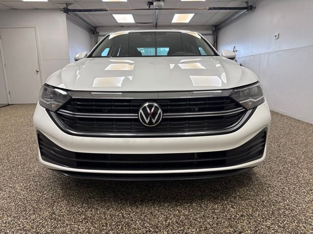 Photo 2 of 2023 Volkswagen Jetta S