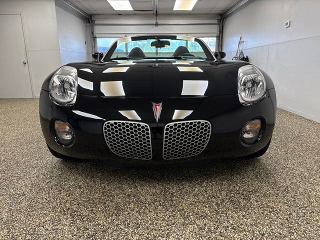 2009 Pontiac Solstice Base - Image 2