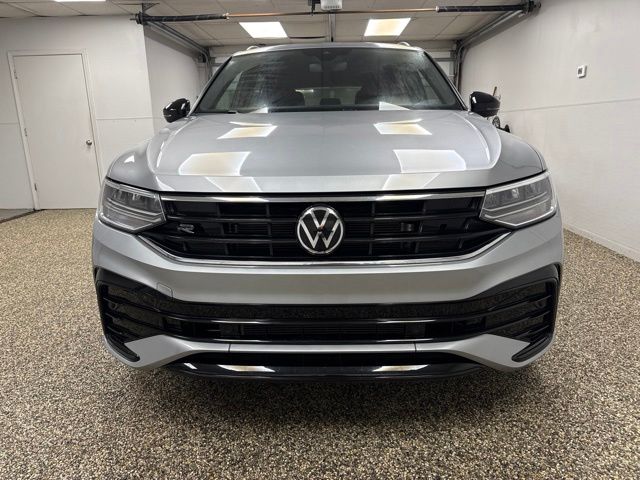Photo 2 of 2023 Volkswagen Tiguan SE R-Line Black
