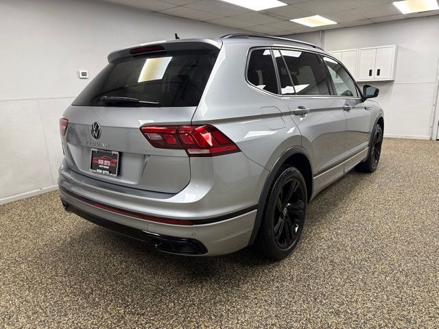 Photo 4 of 2023 Volkswagen Tiguan SE R-Line Black