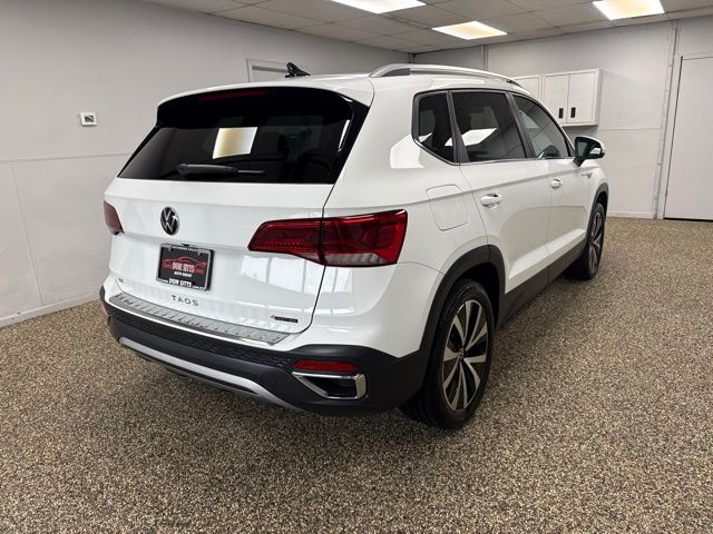 Photo 4 of 2023 Volkswagen Taos SE 4Motion