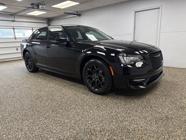 2023 Chrysler 300 Touring L - Image 3