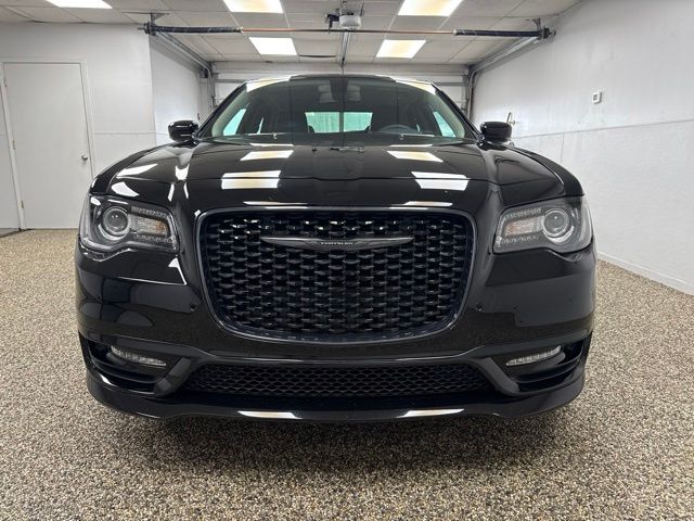2023 Chrysler 300 Touring L - Image 2