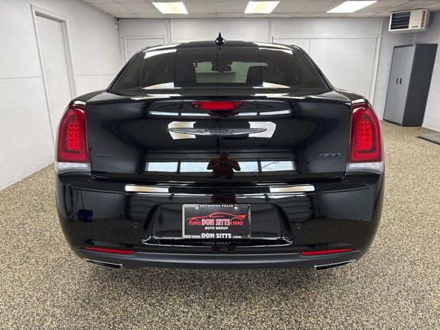 2023 Chrysler 300 Touring L - Image 5