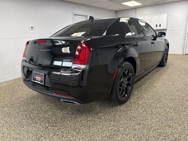 2023 Chrysler 300 Touring L - Image 4