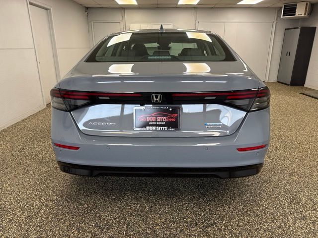 2023 Honda Accord Hybrid Touring - Image 5