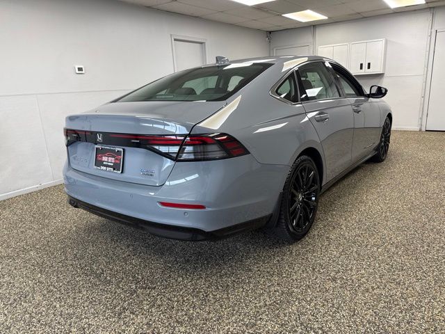 2023 Honda Accord Hybrid Touring - Image 4