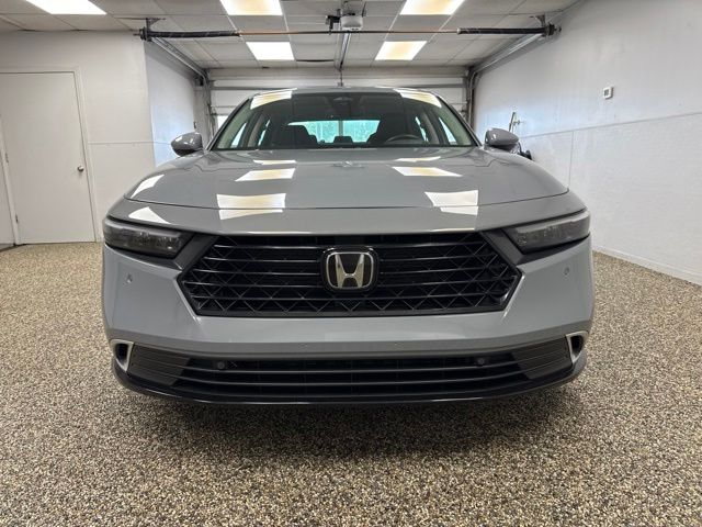 2023 Honda Accord Hybrid Touring - Image 2