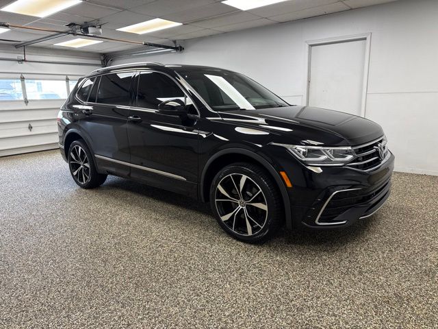 2023 Volkswagen Tiguan SEL R-Line 4Motion - Image 3