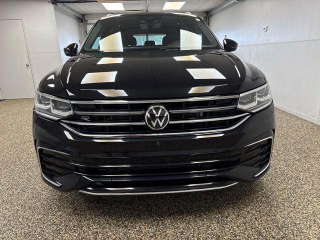 2023 Volkswagen Tiguan SEL R-Line 4Motion - Image 2