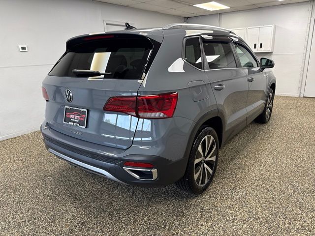Photo 4 of 2023 Volkswagen Taos SE