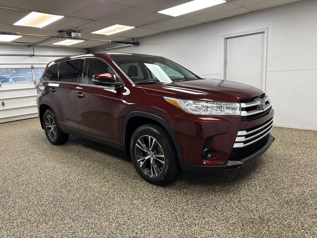 Photo 3 of 2019 Toyota Highlander LE
