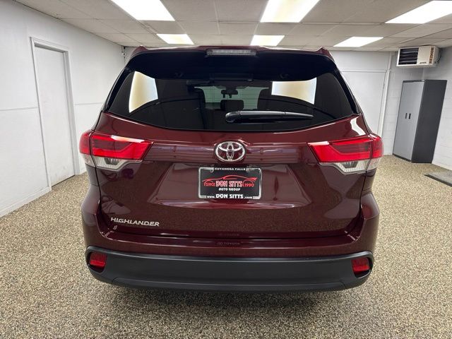 Photo 5 of 2019 Toyota Highlander LE
