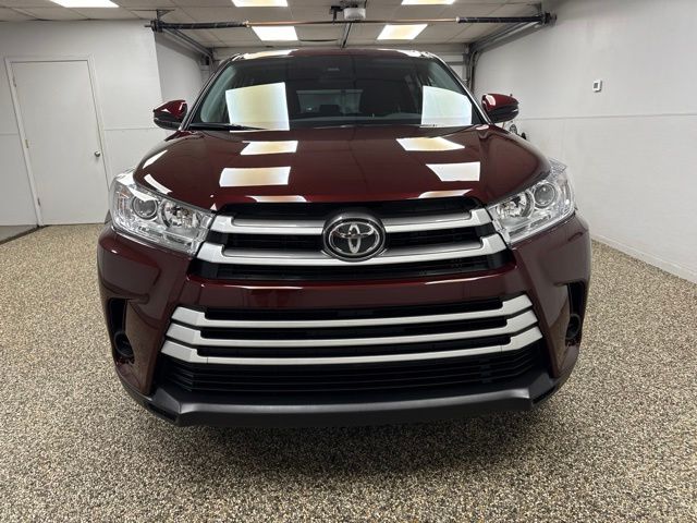 Photo 2 of 2019 Toyota Highlander LE