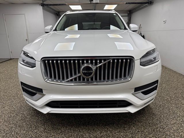 2023 Volvo XC90 B6 Ultimate Bright Theme 7P - Image 2