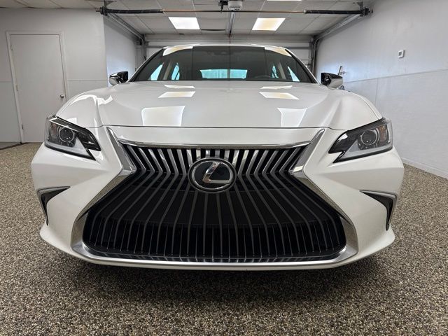 Photo 2 of 2021 Lexus ES 250 Base