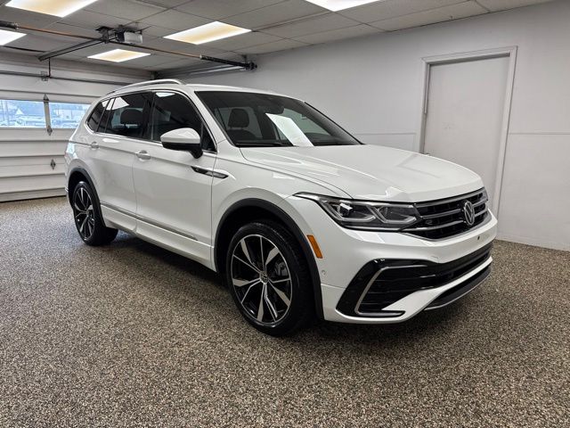 Photo 3 of 2024 Volkswagen Tiguan SEL R-Line 4Motion