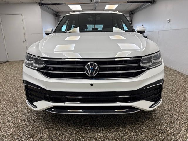 Photo 2 of 2024 Volkswagen Tiguan SEL R-Line 4Motion