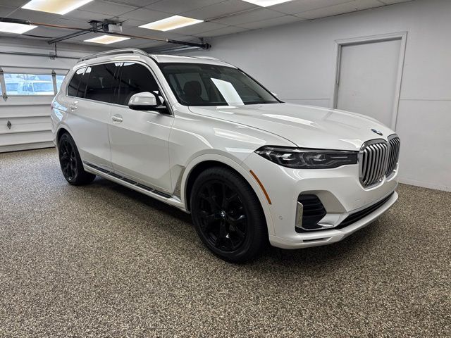 2022 BMW X7 xDrive40i - Image 3