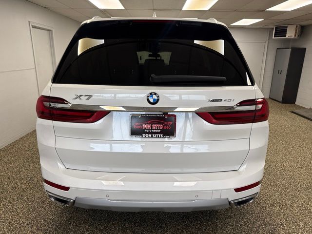 2022 BMW X7 xDrive40i - Image 5