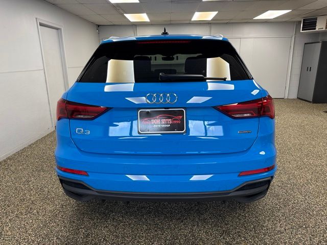 Photo 5 of 2023 Audi Q3 quattro S line Premium 45 TFSI