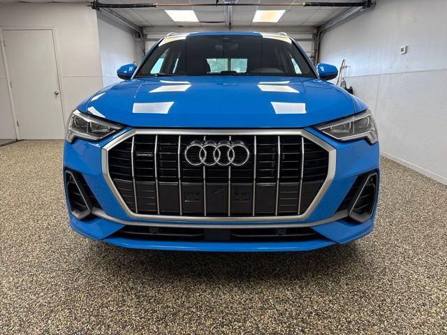 Photo 2 of 2023 Audi Q3 quattro S line Premium 45 TFSI