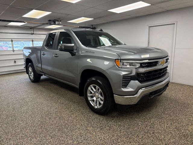 Photo 3 of 2026 Chevrolet Silverado 1500 LT