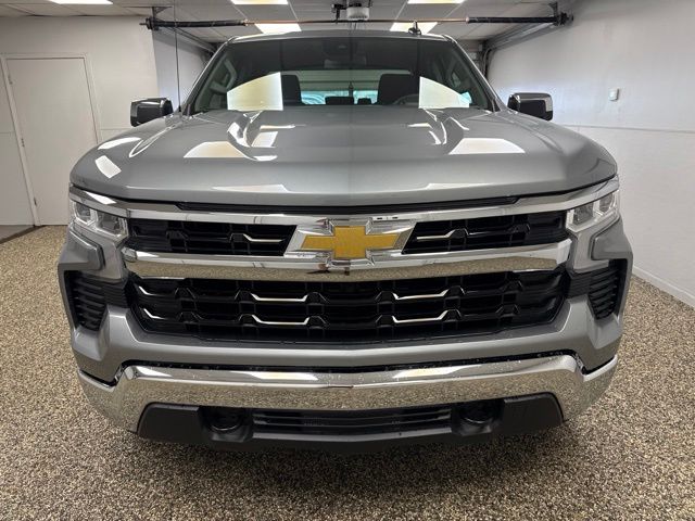 Photo 2 of 2026 Chevrolet Silverado 1500 LT
