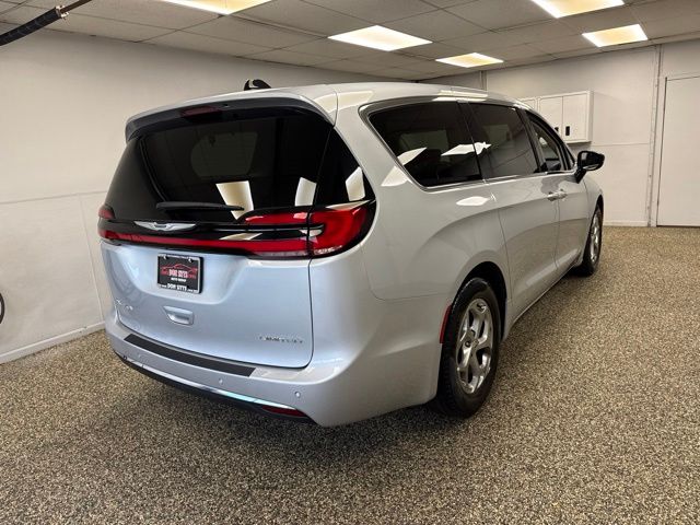 2024 Chrysler Pacifica Limited - Image 4