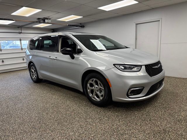 2024 Chrysler Pacifica Limited - Image 3
