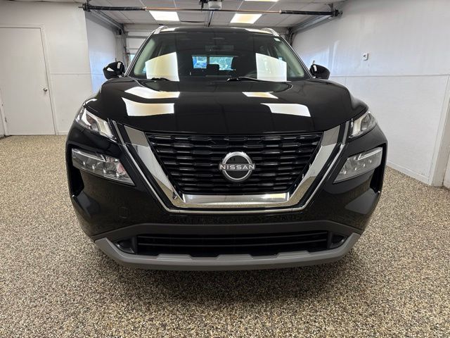 Photo 2 of 2023 Nissan Rogue SV