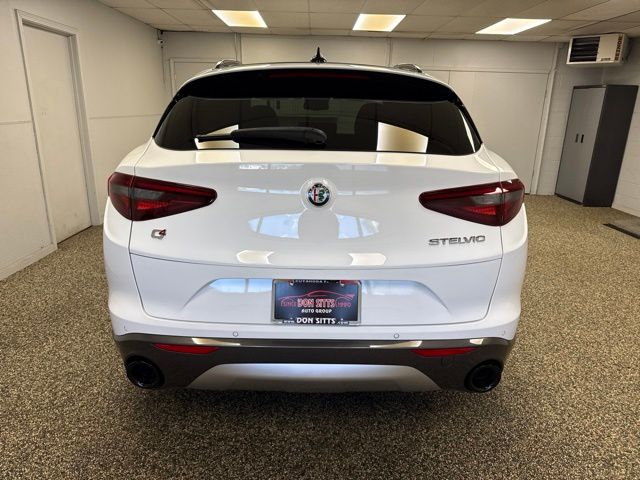 Photo 5 of 2023 Alfa Romeo Stelvio Ti