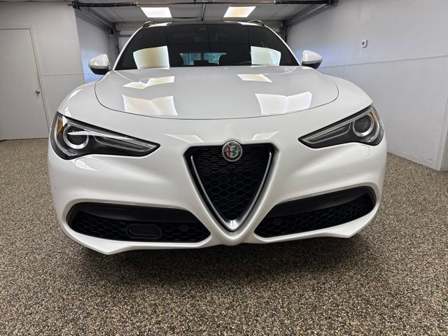 Photo 2 of 2023 Alfa Romeo Stelvio Ti
