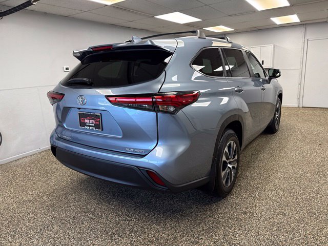 Photo 4 of 2023 Toyota Highlander XLE