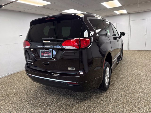 2018 Chrysler Pacifica Touring L - Image 5