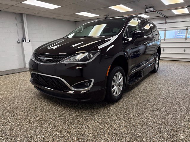 2018 Chrysler Pacifica Touring L - Image 2