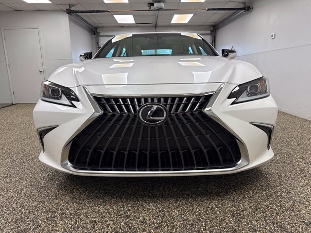 Photo 2 of 2022 Lexus ES 250 Base