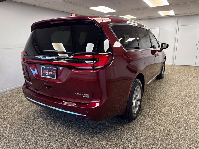 Photo 4 of 2022 Chrysler Pacifica Limited