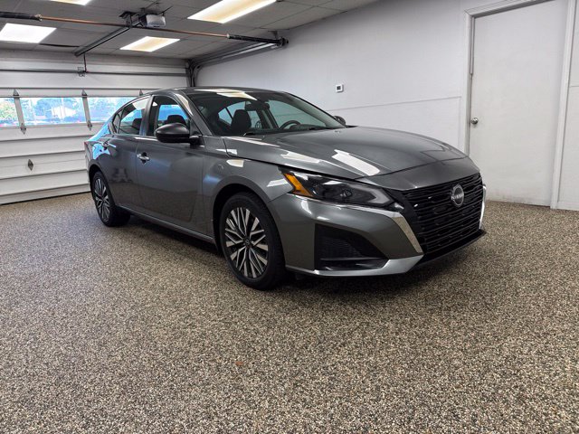 2024 Nissan Altima 2.5 SV - Image 3