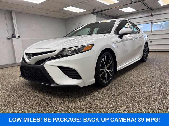 2019 Toyota Camry SE - Main Image