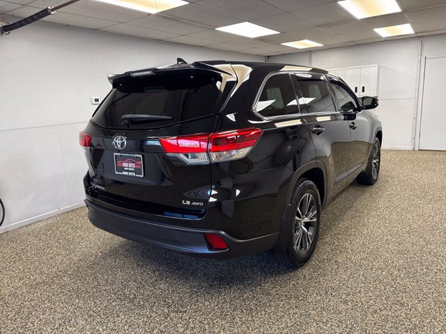 2018 Toyota Highlander LE Plus - Image 4