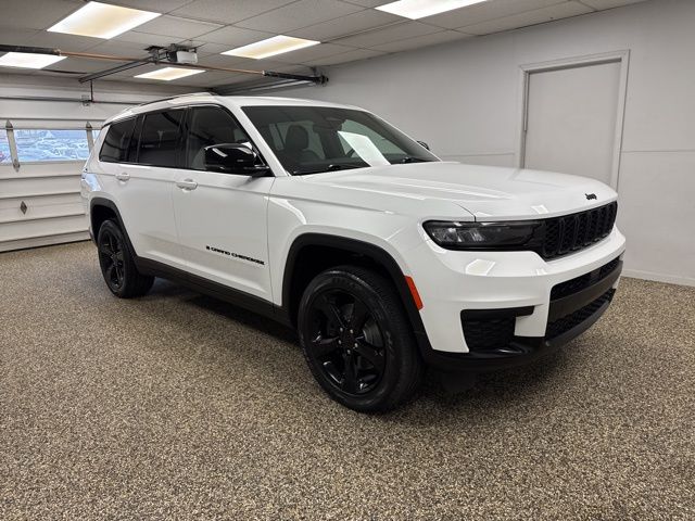 2023 Jeep Grand Cherokee L Altitude - Image 3