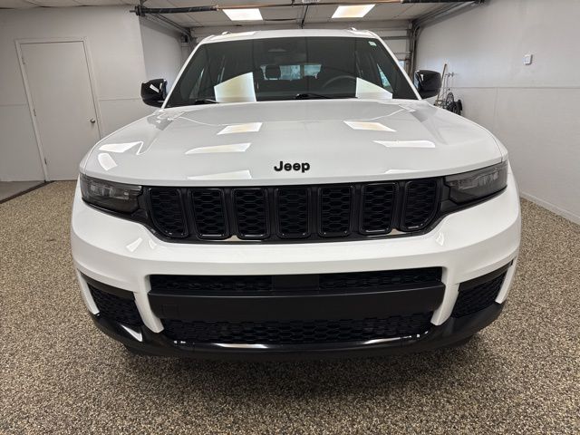 2023 Jeep Grand Cherokee L Altitude - Image 2