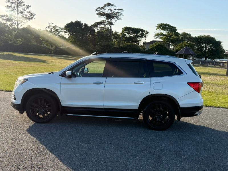 2016 Honda Pilot Elite Sport Utility 4D - Image 4