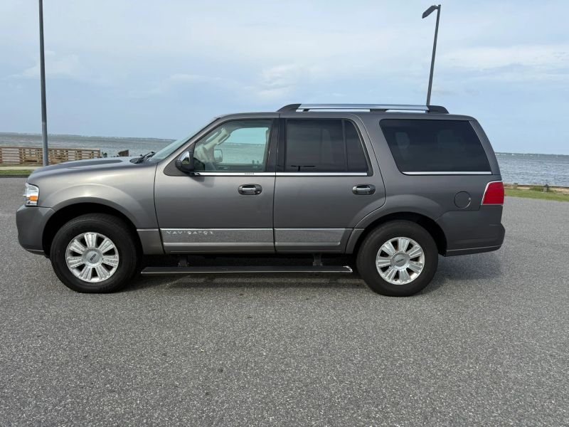 Photo 4 of 2011 Lincoln Navigator Sport Utility 4D