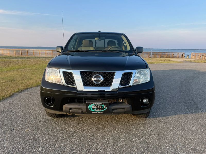 2016 Nissan Frontier Crew Cab SV Pickup 4D 5 ft - Image 3
